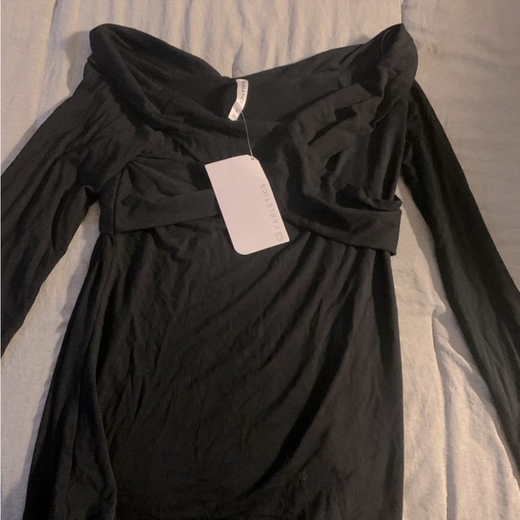 NWT - Fabletic’s Women’s Jayla Athletic Top (Classic Black, Small) - Picture 1 of 4